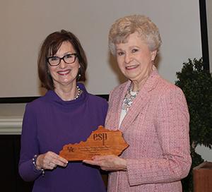 Linda Heaton, recipient of the Retiree Service Award